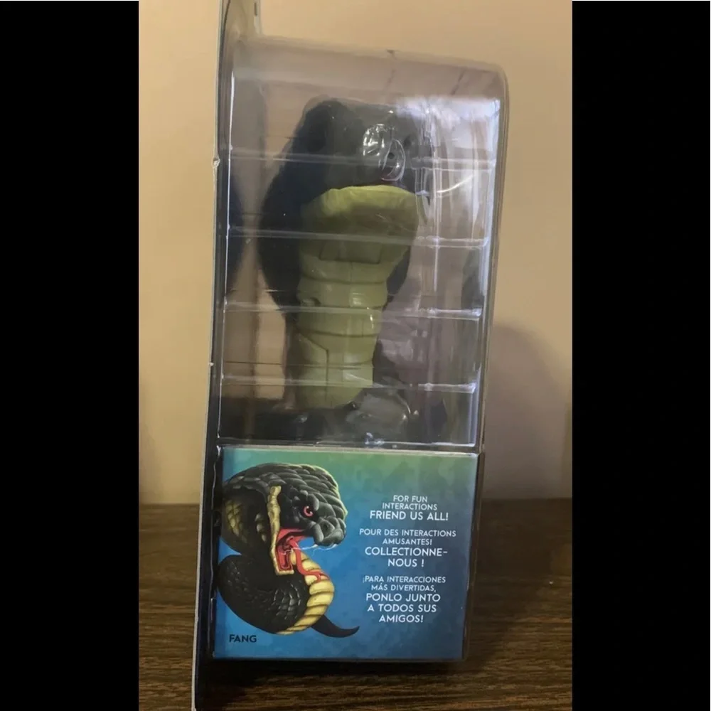 Fingerlings Untamed, FANG, Snake/Serpent Interactive Toy, Cobra Lung Attack